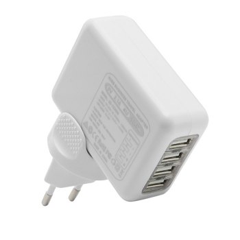 Adaptor universal pentru calatorii cu soclu 4 USB