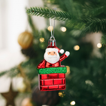 Decorațiune festivă – figură Moș – suspendabilă – plastic – 7,5 x 5 cm